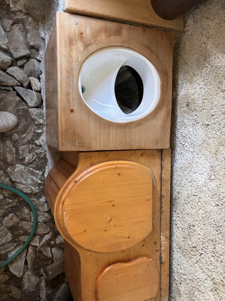Urinal und Kompotoi